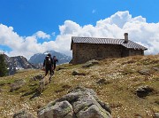 68 Baita Monte Campo (1878 m) con bivacco sempre aperto per  emergenze 